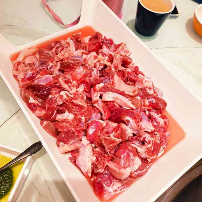 图瓦烀羊(胶南店)-"点了拌三样,花生菠菜和羊肉串,告.