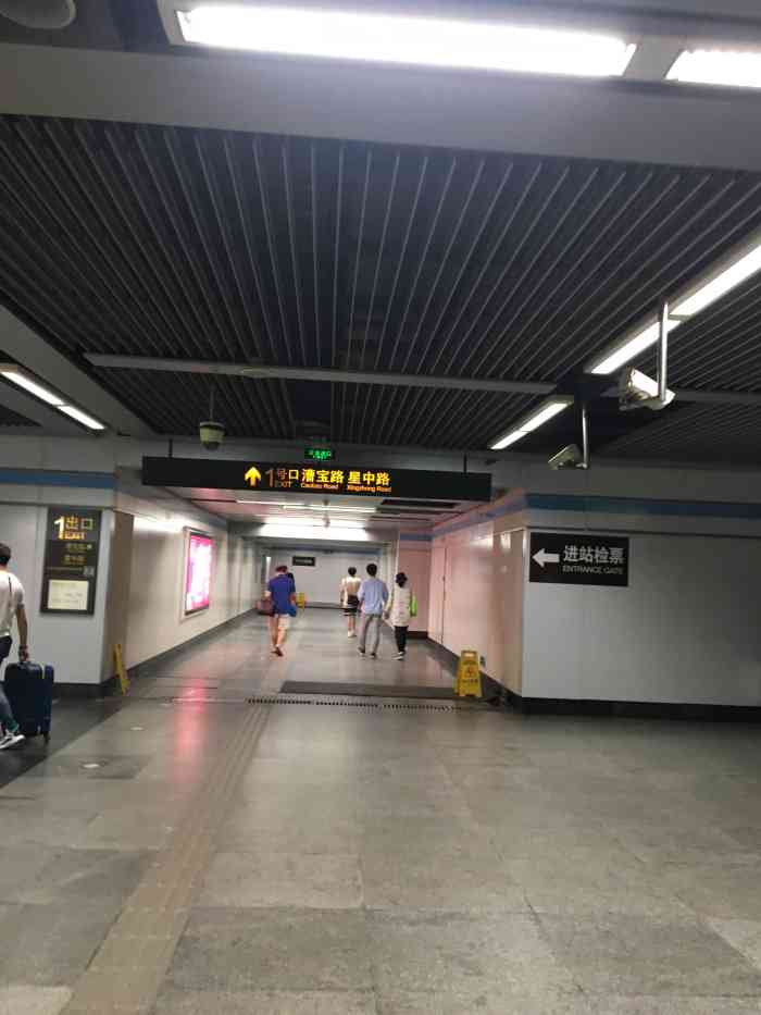 星中路(地铁站)-"星中路地铁站是新建的地铁站,九号线,设备.