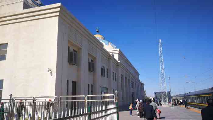 奈曼火车站-"奈曼火车站翻新之后建的更漂亮啦.蒙古包