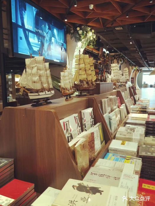 本来没那么期待的,在小红书上查.-目言书店-兰