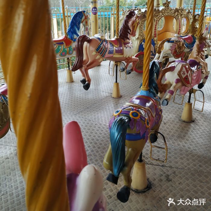 最近开了个灯火嘉年华。很多公众号上有活动