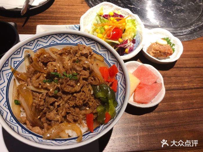 牛匠鱼住日本料理炭火烤肉(西溪店)汁烧牛肉饭图片 - 第1张