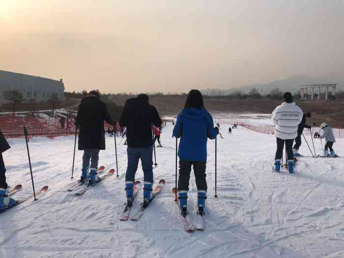 华彬生态园滑雪场-"华彬庄园滑雪场位于昌平南口镇南口农场,从.