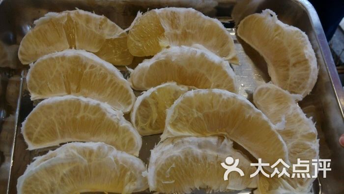 周总为大家剥的柚子