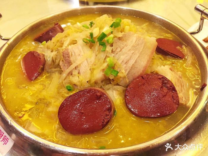 张记海鲜酒店酸菜白肉血肠图片