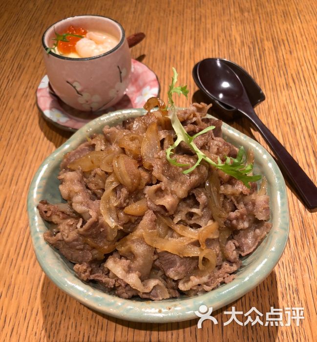 和风洋葱烧牛肉丼