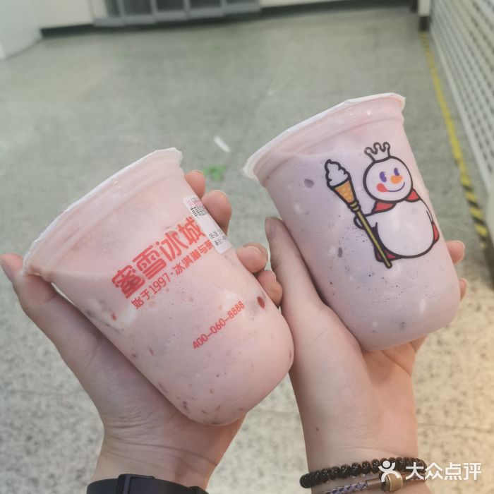 蜜雪冰城(南大仙林校区地铁站店)草莓摇摇奶昔图片