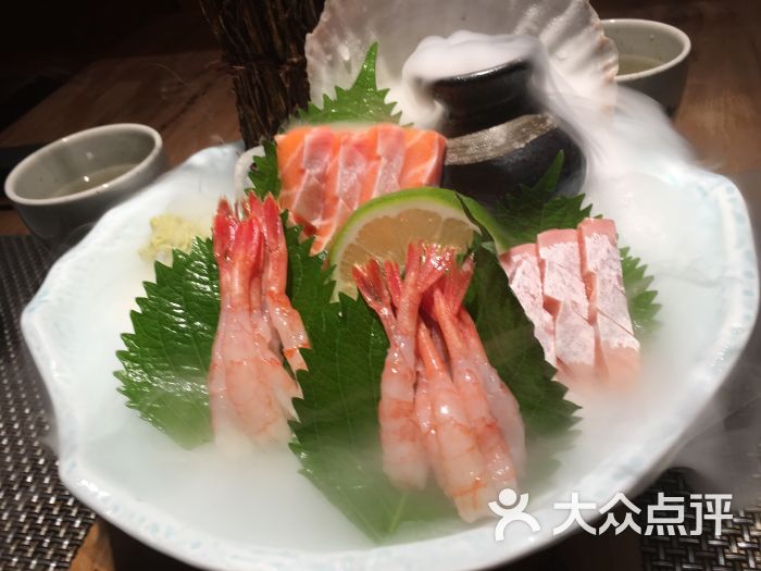 三文鱼腩刺身和甜虾刺身