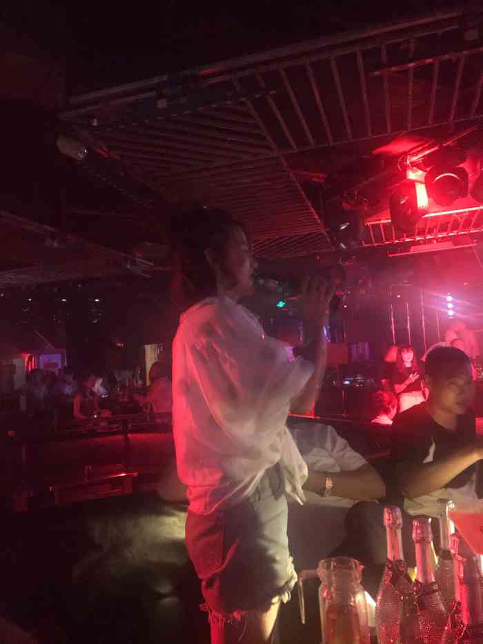 天王星lax吧-"这家酒吧在珠市口,就在大马路上,特别的