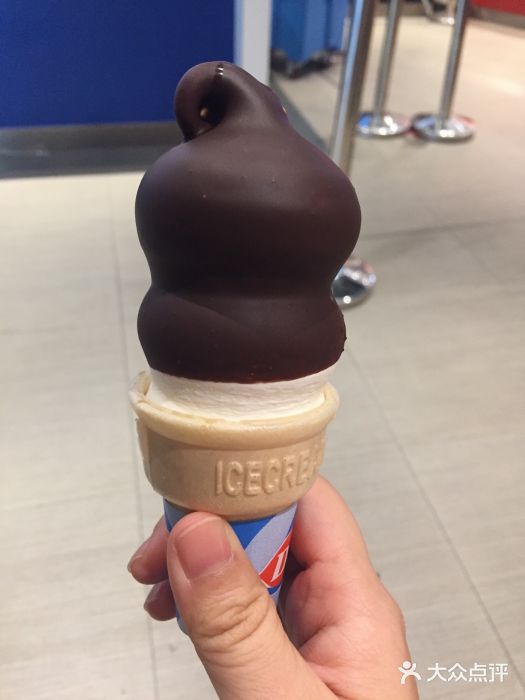 dq(新街口店)巧克力脆皮蛋卷图片