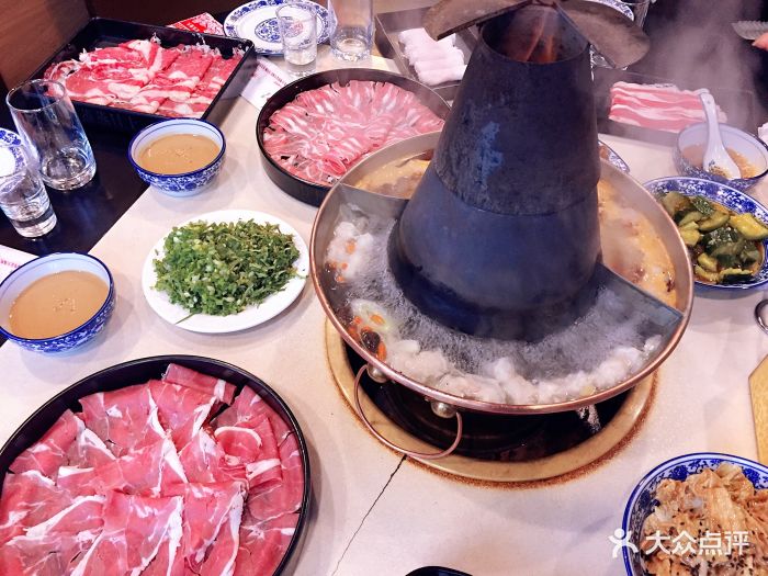 满恒记清真涮羊肉鸳鸯锅底图片