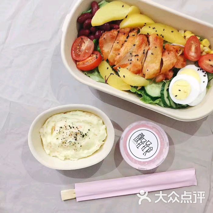 霓虹奥尔良鸡肉沙拉