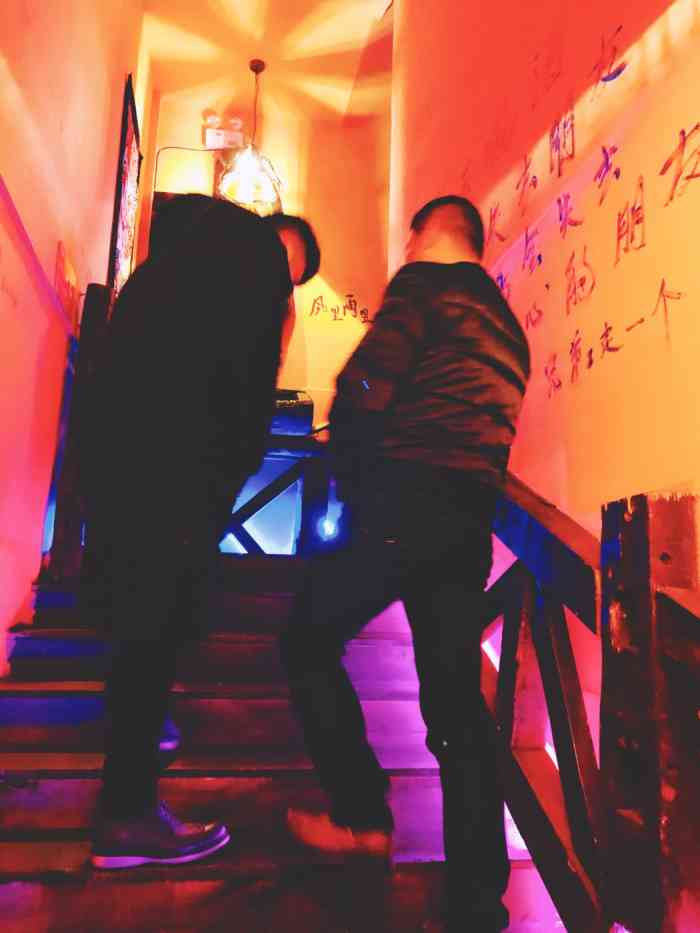 木石西餐酒吧"哈哈,为了想吃披萨,去了这一家店,就在镜.