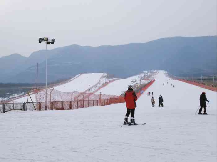 北京西山滑雪场-"孩子第一次滑雪,单位组织来西山滑雪