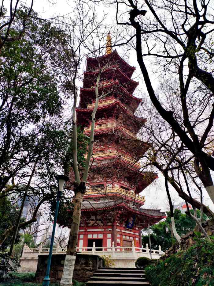 净光塔-"99净光寺塔位于温州市鹿城区松台山山顶,.