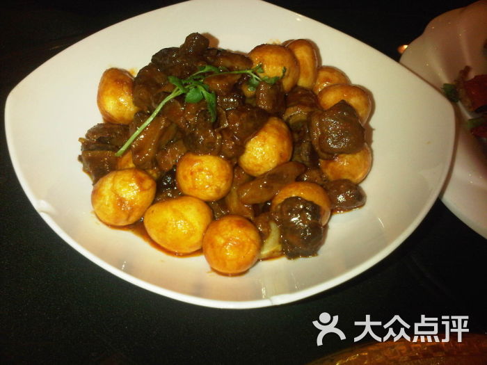 牛肉闷蛋