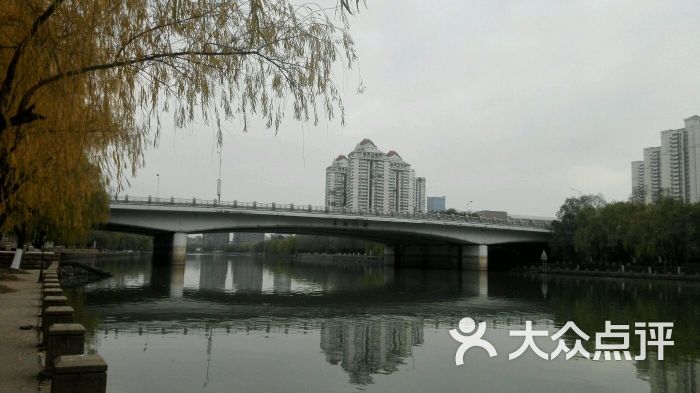 草场门桥下停车场图片 - 第2张