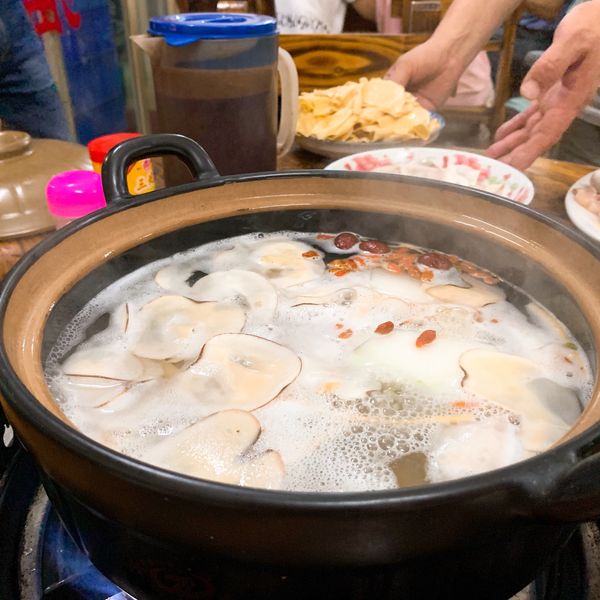 鸡佬火锅店
