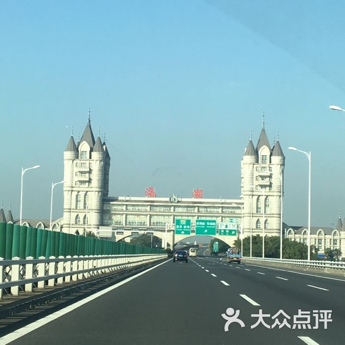 滆湖服务区停车场图片 - 第3张