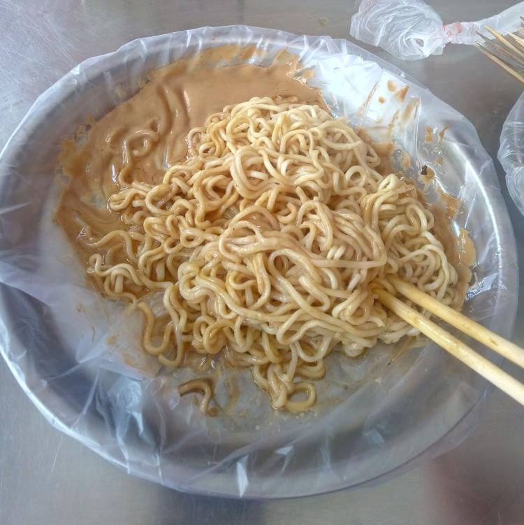 推荐:鸭脖子黑加仑牛板筋现煮方便面龙虾排