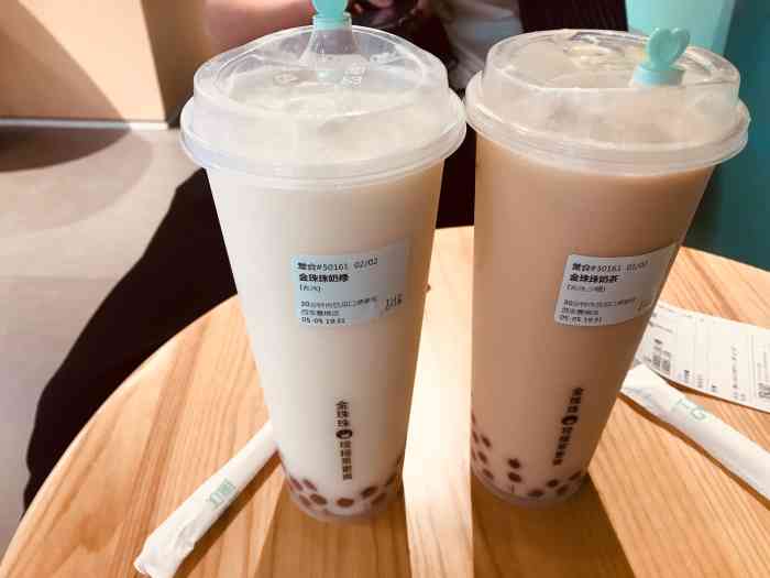 打分 随便挑了两杯奶茶,反正不踩雷,正常奶茶的味道,分量很足,杯子