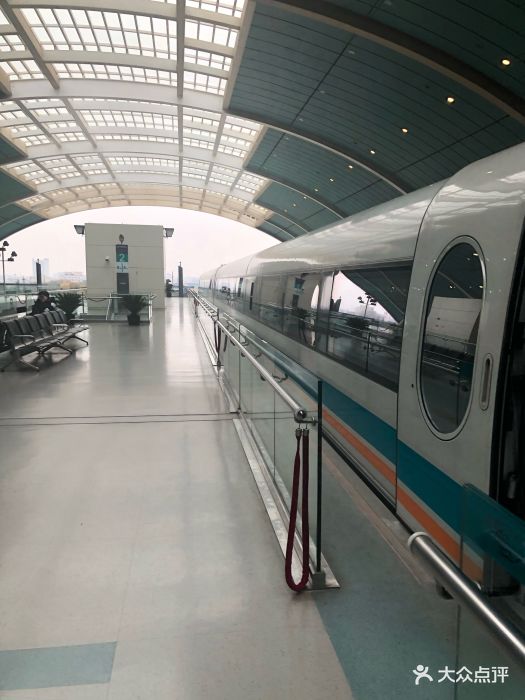 龙阳路磁悬浮列车总站停车场