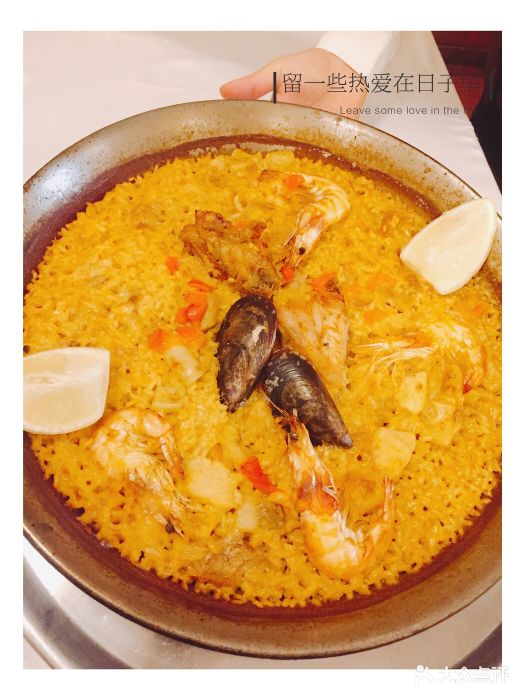 号称马德里最好吃的海鲜饭。专门来吃的,晚.