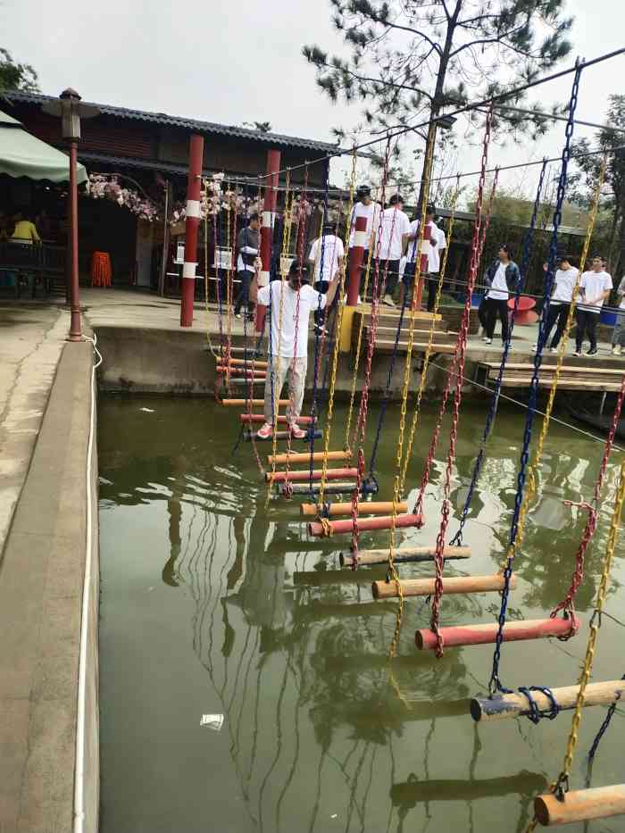 阿哩哩风情寨-"在沙朗乡附近,但是五一人实在太多太多