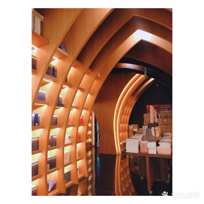 钟书阁(绿地缤纷城店)店内环境图片 - 第47张