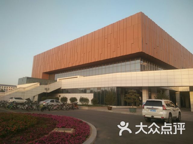 齐鲁工业大学长清校区-齐鲁大讲堂