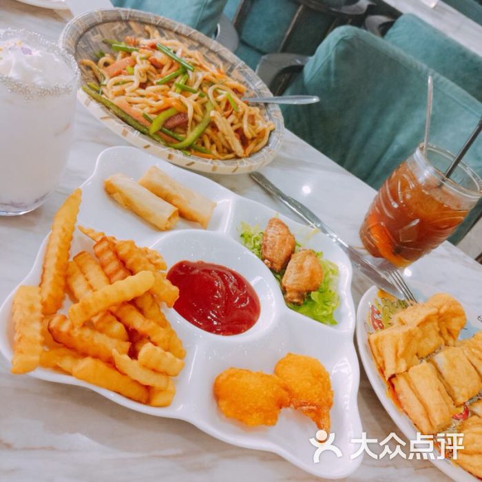 聚涛轩茶餐厅小吃拼盘图片 第1张