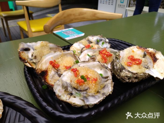 王小蚝·烧烤海鲜大排档(玉林店)蒜蓉烤生蚝图片