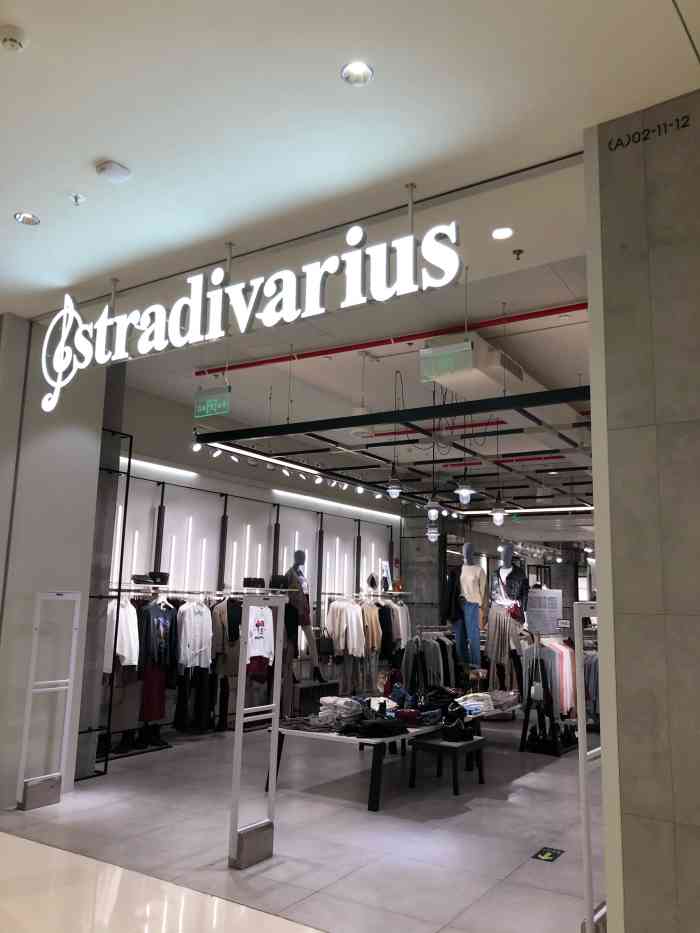 stradivarius(苏州中心商场店"这家stradivarius位于苏州工业.