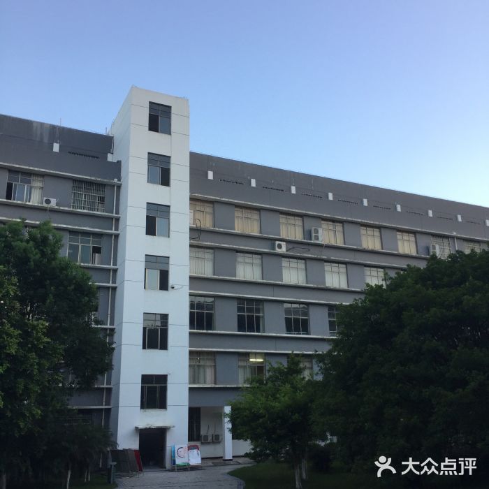 赣南师范大学-政法学院(黄金校区)图片