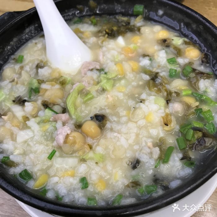 酸菜肉丝豆汤饭