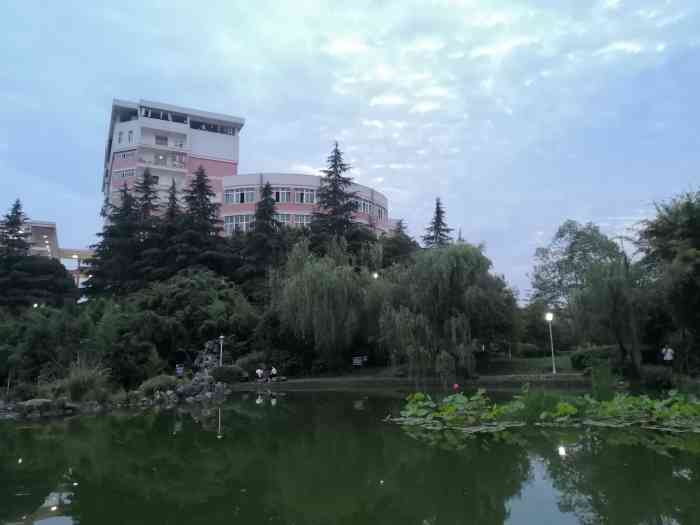西华师范大学(华凤校区)