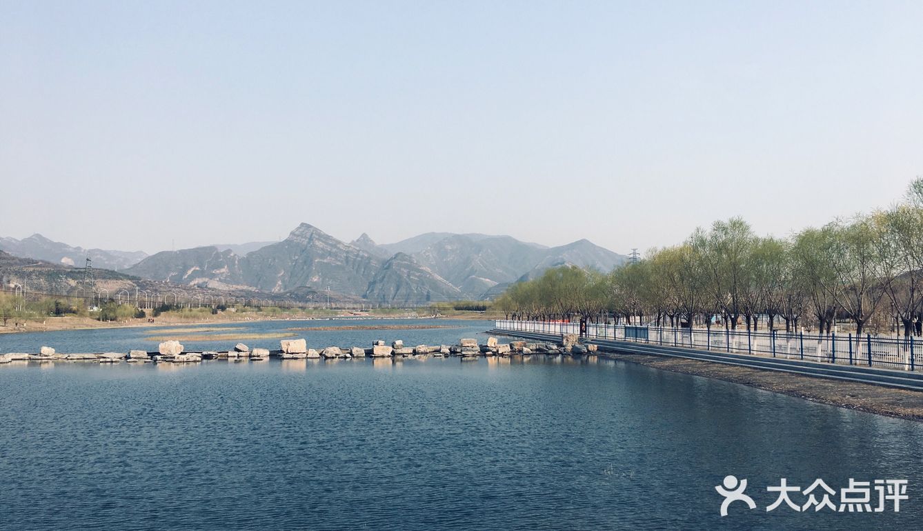 京浪岛公园在门头沟永定河三家店水库的北端是个江心洲
