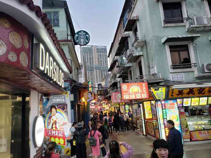 官也街-"澳门氹仔岛上非常有名的一条小吃街,从横琴.