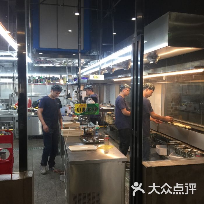 犇犇烤肉(世纪城店)厨房图片 第9张