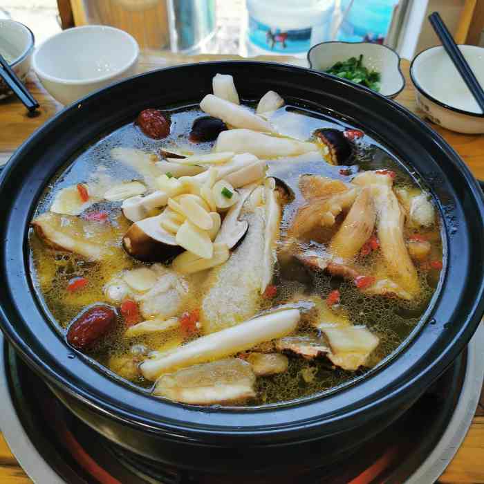阿妈菌香园土鸡火锅(大洛水泸沽湖店"到泸沽湖搜大众点评的第一位呀