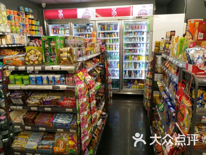 易站连锁便利店(桃苑公寓店)图片 第1张