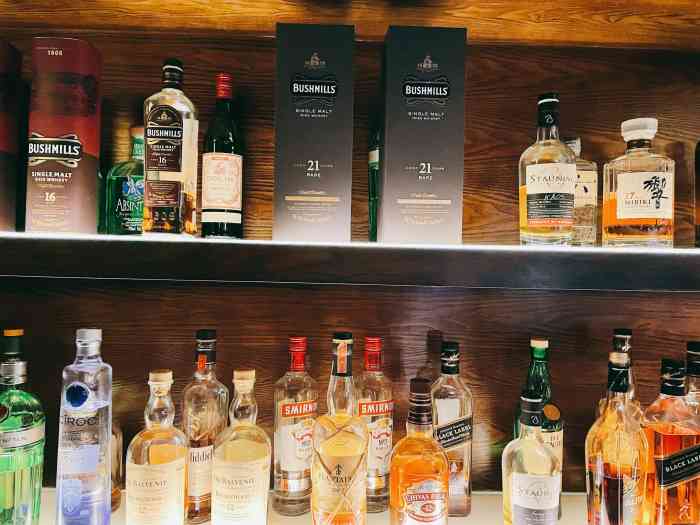 酤酒坊(金楠天街店"啊!无意间发现的酒吧,也太棒了吧.小姐.