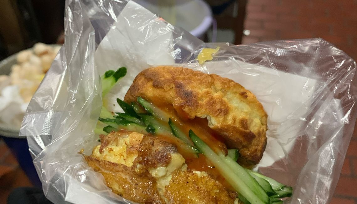 [吐]好开心 「甜辣酱」「鸡蛋汉堡」老板营业了十多年