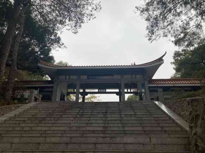 珠山公园-"珠山公园,是梧州市区内的一个非常著名的公
