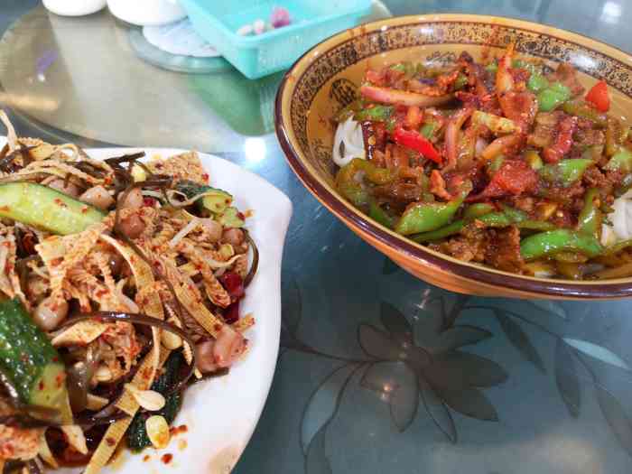 在彬县发现的一家生意特别好的回民餐厅 其实就在我们住的酒店门口