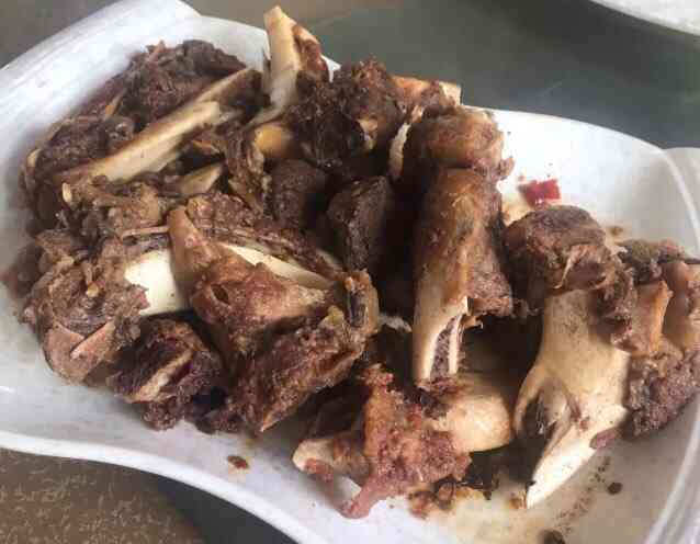 阿木怪味牛骨头-"喊买单服务员都慢吞吞的.原味牛骨头