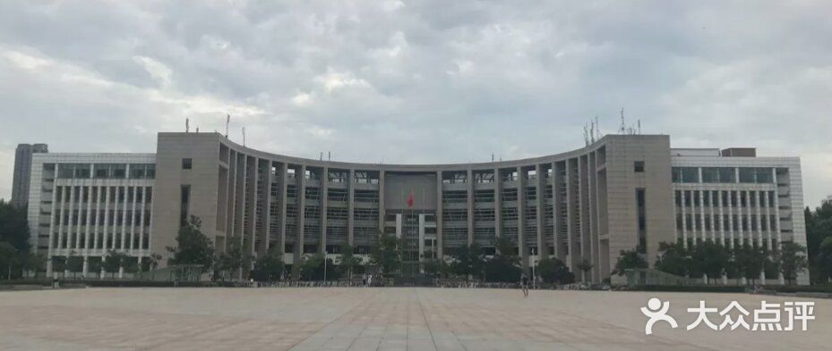 武汉理工大学(南湖新校区)教学楼图片