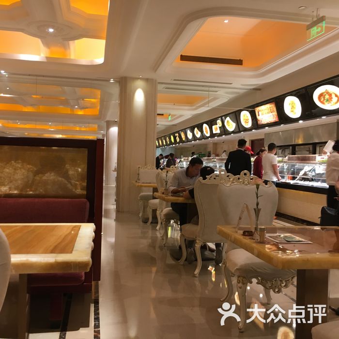 白金汉爵大酒店24小时餐厅