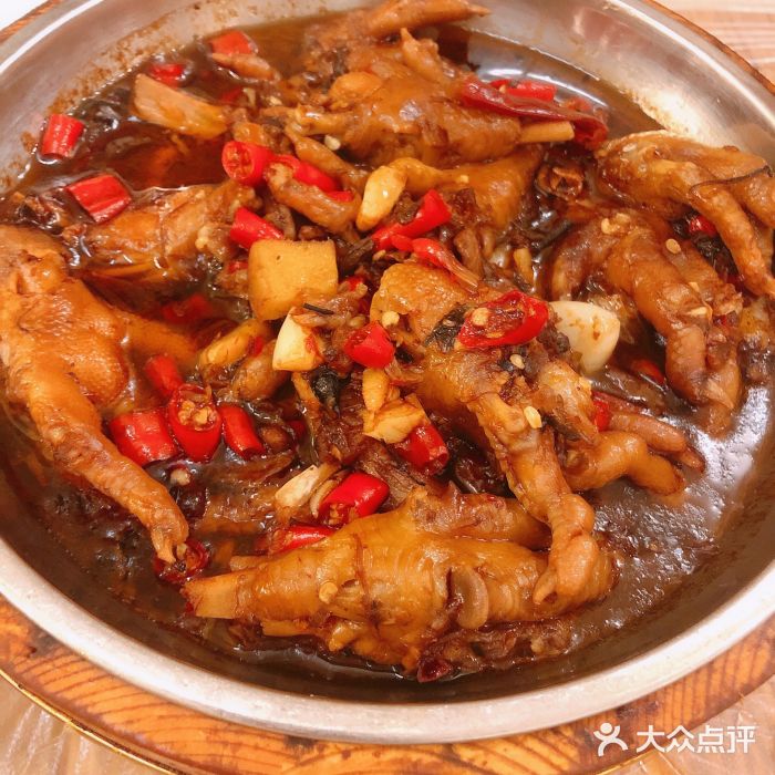 羊子两室一厅梅干菜烧鸡脚图片
