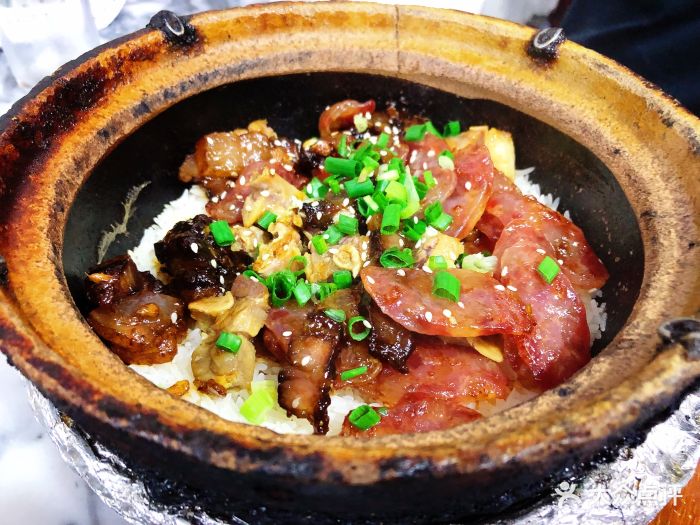 腊肠腊肉煲仔饭